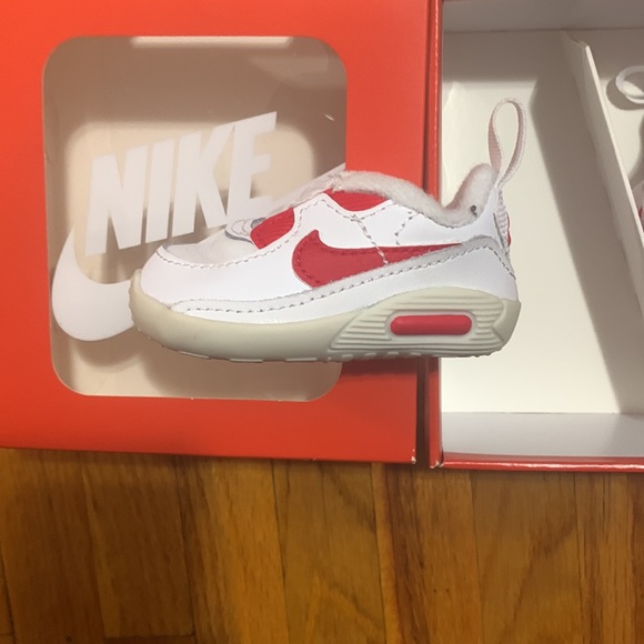 Red and white Nike Max 90 Crib booties - Picture 3 of 4